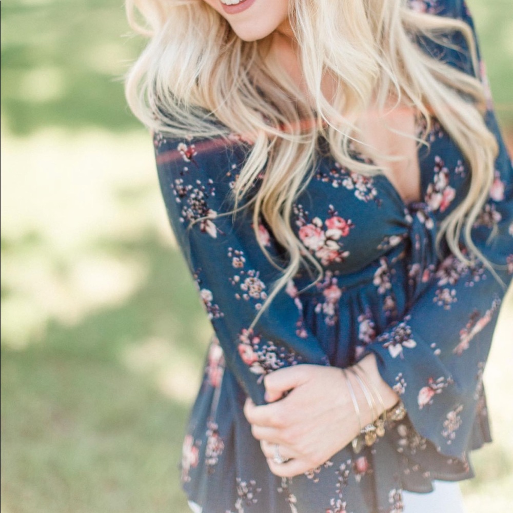 Floral American Eagle blouse